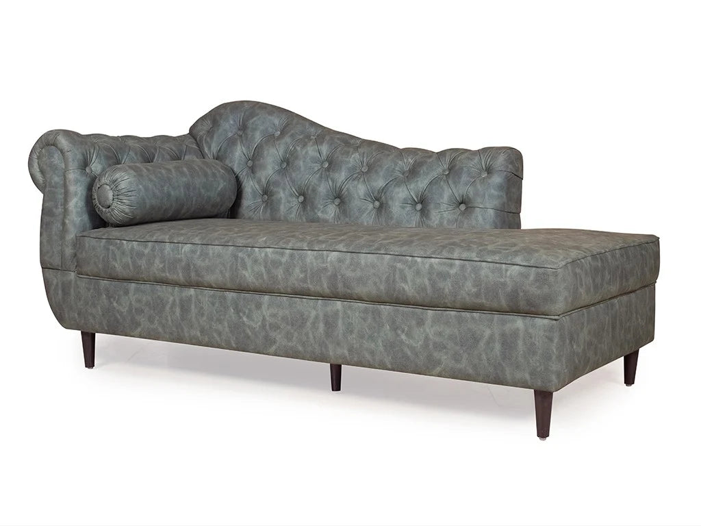 CHESTERFIED-INSPIRED TUFTED CHAISE