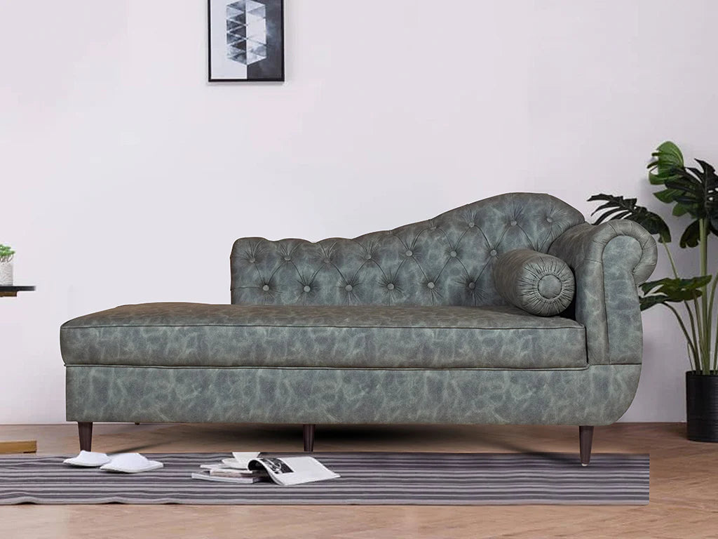 CHESTERFIED-INSPIRED TUFTED CHAISE