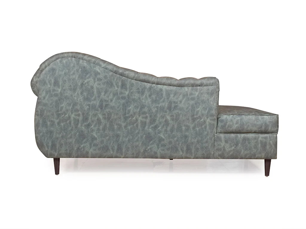 CHESTERFIED-INSPIRED TUFTED CHAISE