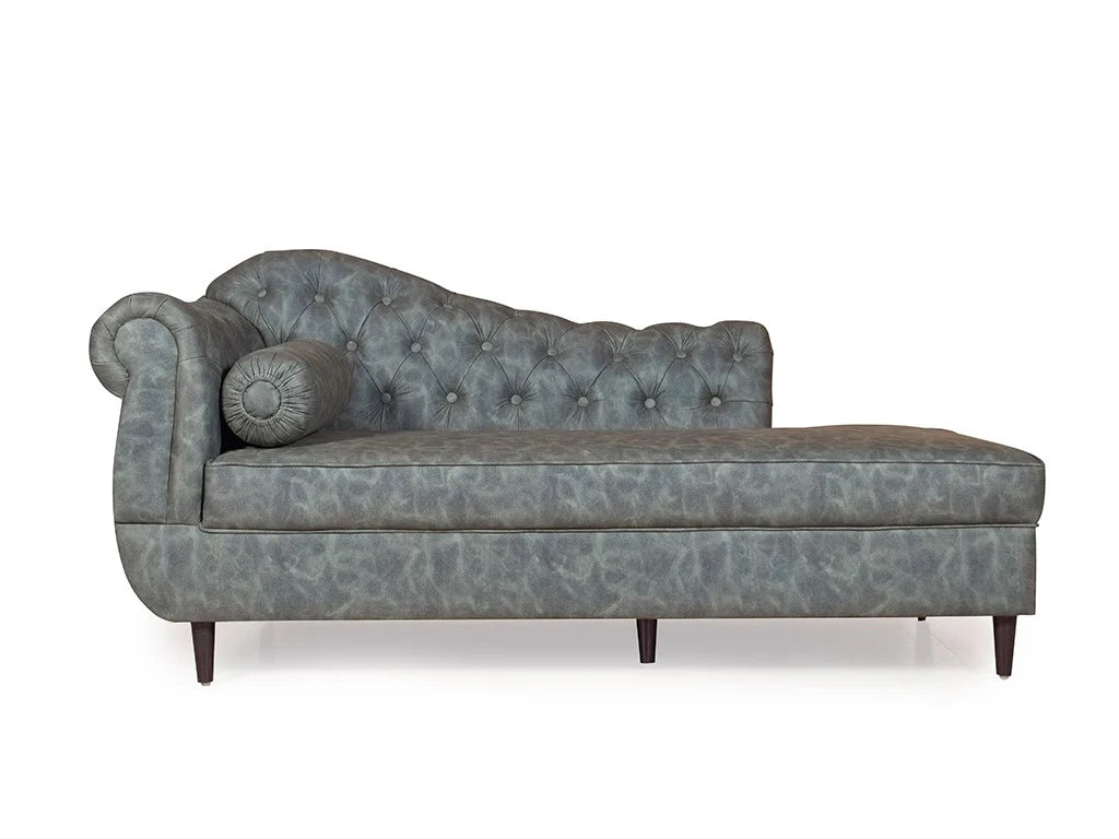 CHESTERFIED-INSPIRED TUFTED CHAISE