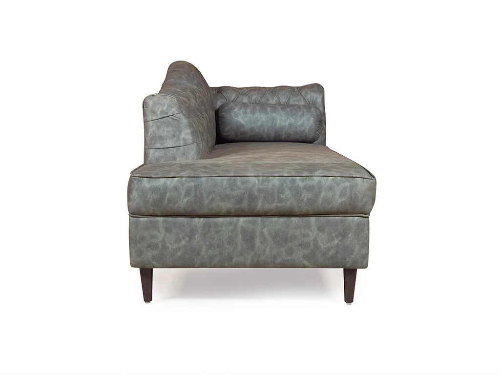 CHESTERFIED-INSPIRED TUFTED CHAISE