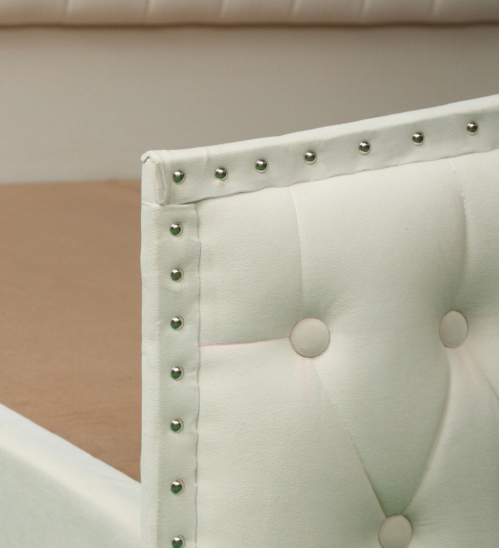 LUXE CHESTERFIELD UPHOLSTERED BED