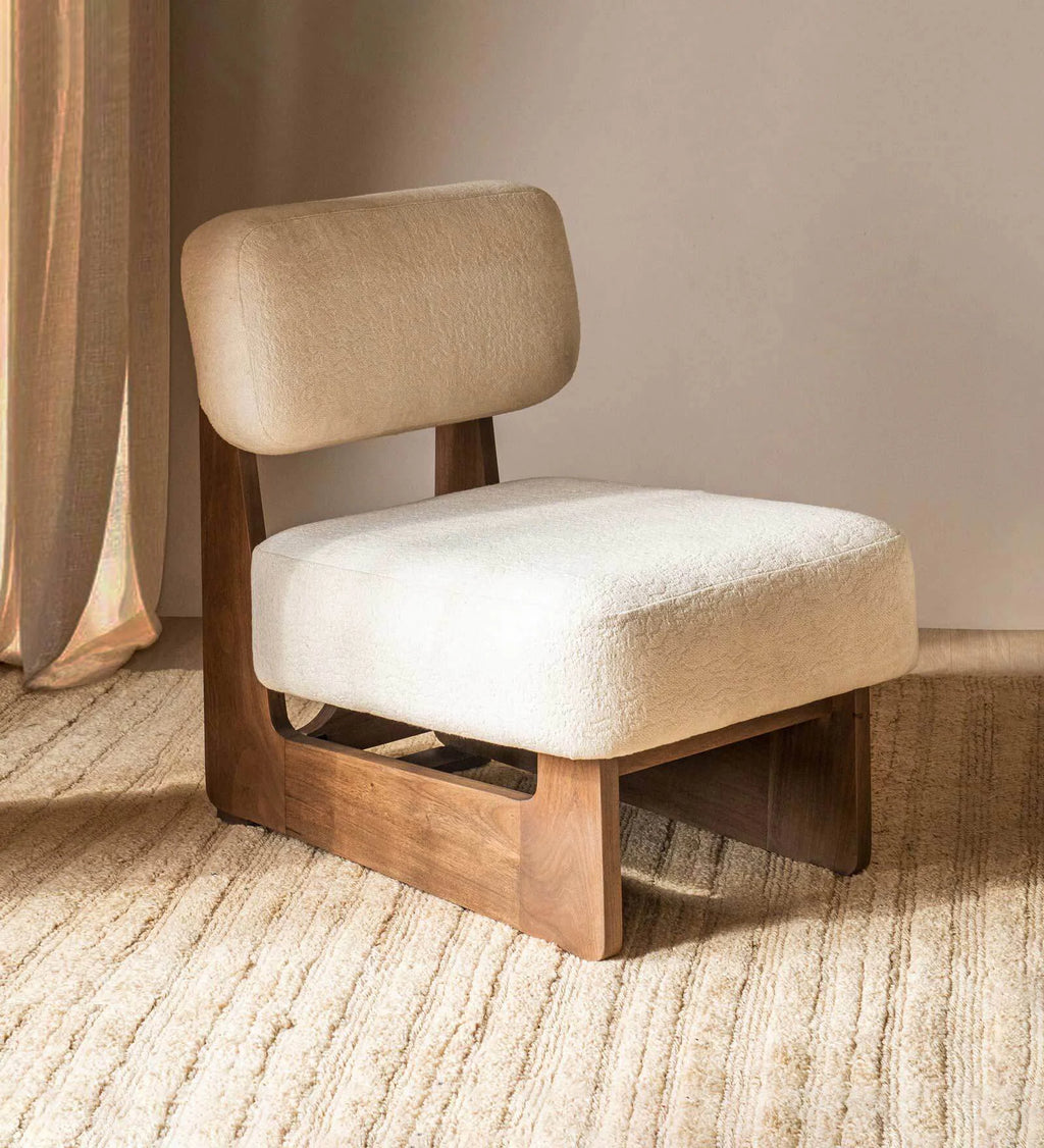 MINIMALIST WOODEN LOUNGE CHAIR