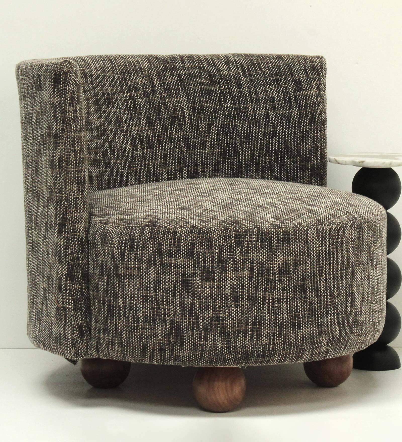 MODERN CURVED BACK ACCENT CHAIR