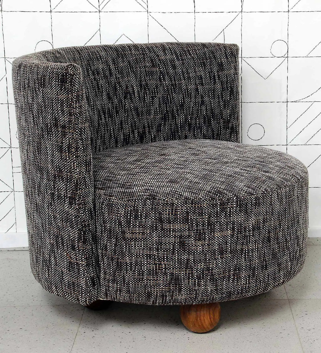 MODERN CURVED BACK ACCENT CHAIR
