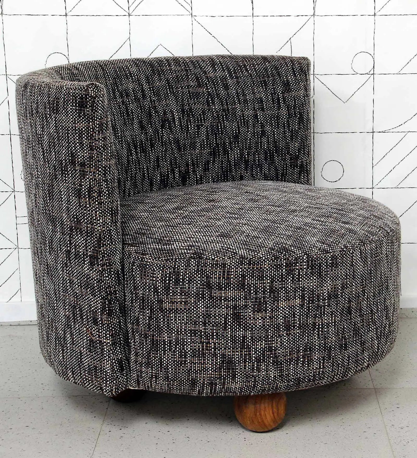 MODERN CURVED BACK ACCENT CHAIR