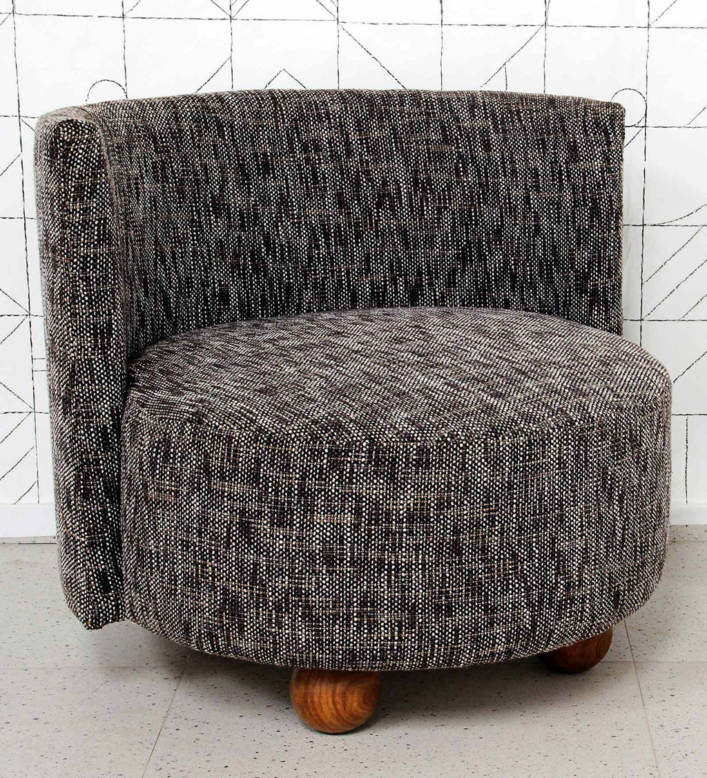 MODERN CURVED BACK ACCENT CHAIR